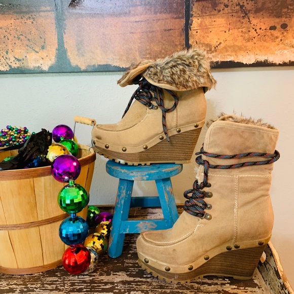 FUR-LINED LACE UP HIKING BOOTS  🥾 7 - Picture 5 of 6